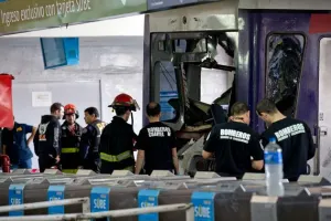 Accidente de tren hiere a 80 personas en Argentina