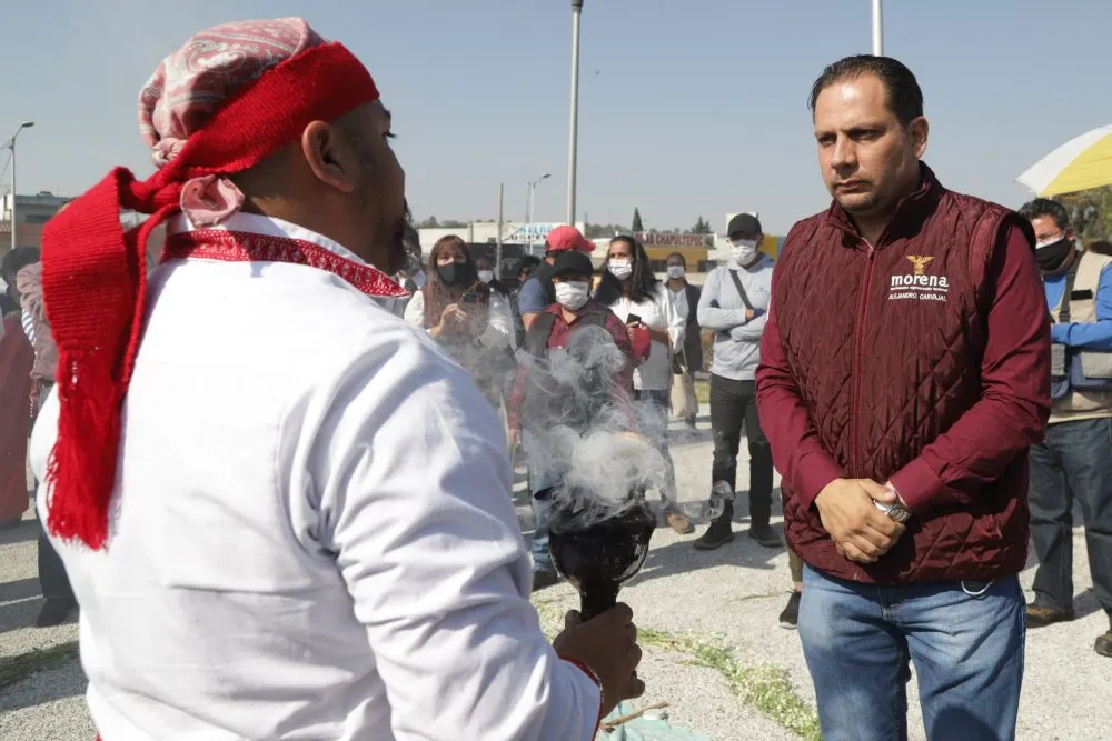 Con ceremonia para “extirpar a la mafia del poder”, Carvajal inicia búsqueda de reelección