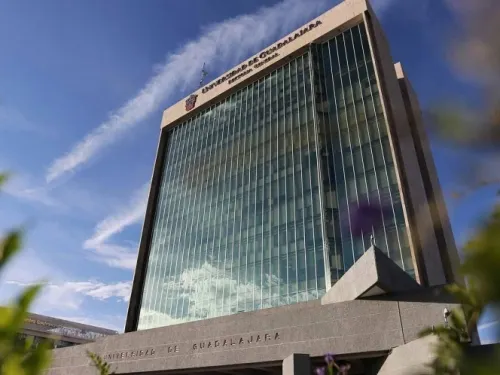 Hallan muerta a estudiante en baño de campus de la UdeG