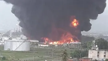 Caída de rayo provoca incendio en Venezuela