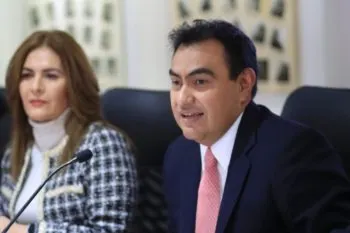 Comparece titular de la Secretaría de Administración ante Comisión del Congreso de Puebla