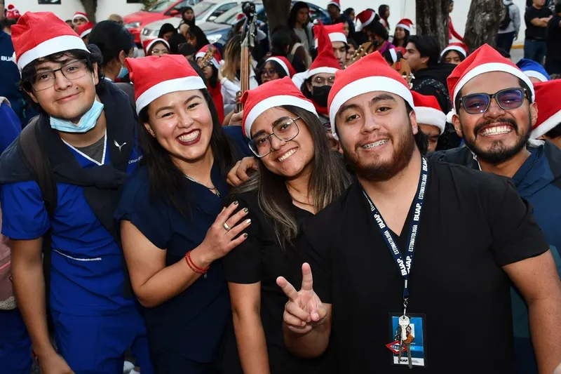 buap-arbol-navidad-area-salud