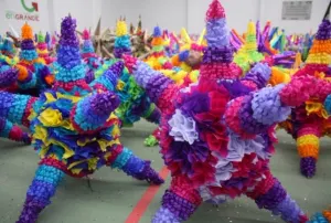 Piñatas de estrella y de todos los gustos, una tradición decembrina
