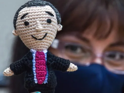 Este es el nuevo muñeco de López-Gatell que venden en Facebook