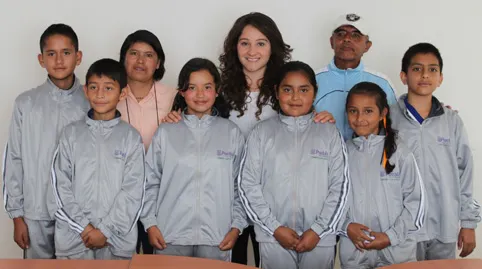 Alumnos del CEC agradecen al IMD el apoyo con pants deportivos para sus jugadores