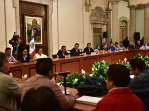 Segob pide levantar bloqueos para continuar el diálogo con la CNTE