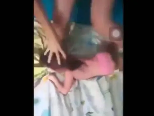 Surge la ‘Hiena de Nuevo León’, la captan aplastando a su hija