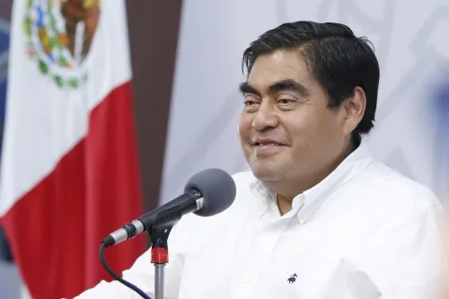 Con “Juntos otra vez”, Gobierno reencontrará a poblanos con familiares en EUA