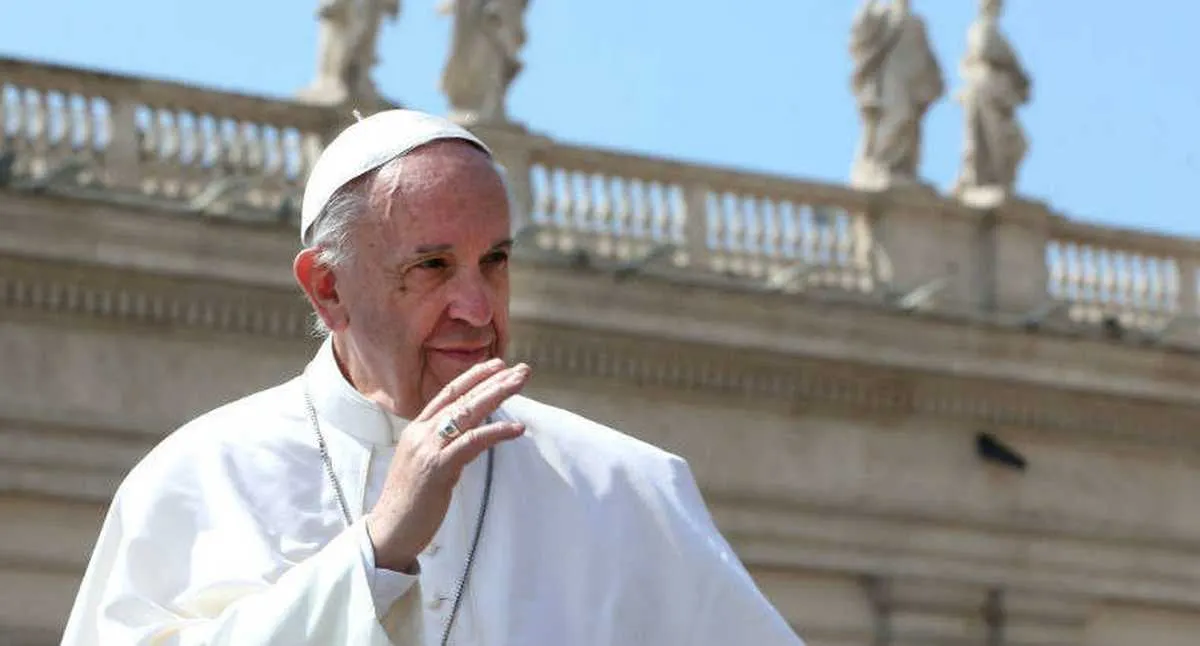 Papa Francisco sufre malestares en piernas durante visita a Malta