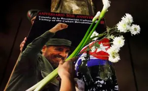 Cubanos hacen largas filas para rendir tributo a Castro