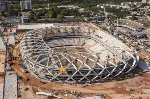 Frenan construcción de estadio en Brasil por muerte de albañil