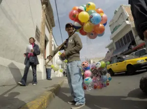 Tasa de desempleo baja ligeramente en marzo