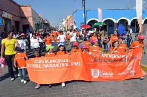 Desfilan en San Pedro Cholula para conmemorar la Revolución Mexicana