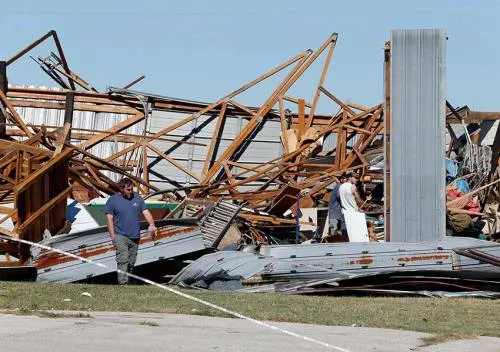 Video: Tornado arranca techo de casino de Oklahoma
