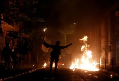 Estallan disturbios en Grecia en aniversario 45 de represión estudiantil