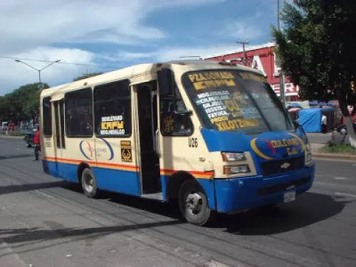 Asaltan a usuarios de la ruta Bulevares-CU; golpean a conductor