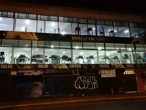 Asesinan a dos hombres y una mujer en gimnasio de GAM