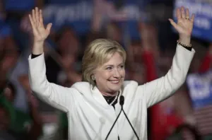 Hillary Clinton se echa a la bolsa a 5 superdelegados