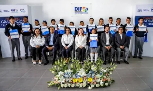 Susy Angulo de Banck entregó certificados a alumnos graduados del Centro de Día