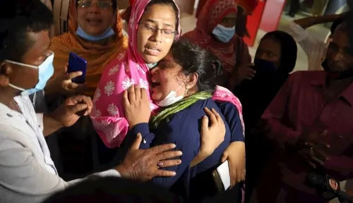Explosión deja al menos 17 muertos en mezquita en Bangladesh