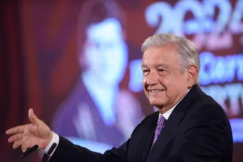 Confirma AMLO comunicación con Peña Nieto 