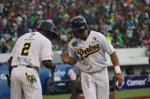 Pericos, a un triunfo de coronarse en Serie del Rey