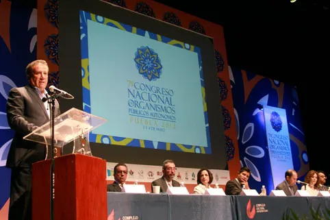 Los organismos públicos autónomos representan los intereses de la sociedad: Rector de la BUAP