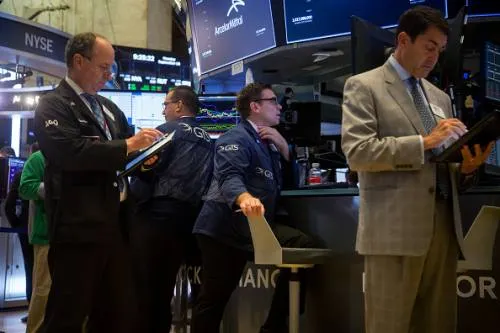 Wall Street cae; inversionistas evitan activos de riesgo por Corea del Norte