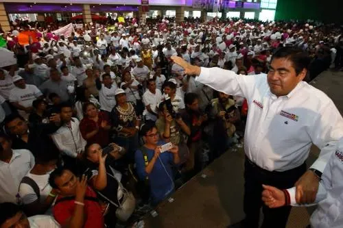 Pide Barbosa a la base trabajadora municipal de Puebla ser su aliada