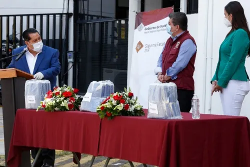 Entrega SEDIF 10 mil cubrebocas a Secretaría de Movilidad y Transporte
