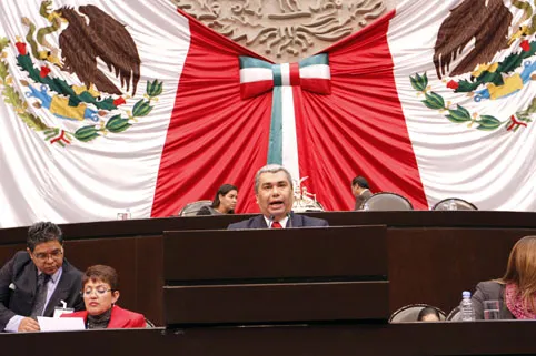 Propone Zavala paneles solares en escuelas para ahorrar 10 mmdp al año
