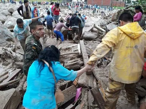 VIDEO: Suman 193 muertos por avalancha en Colombia, confirma Juan Manuel Santos