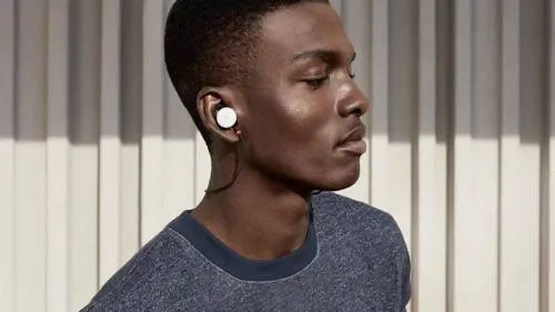 Video: Así funcionan los auriculares inalámbricos de Google que traducen en tiempo real