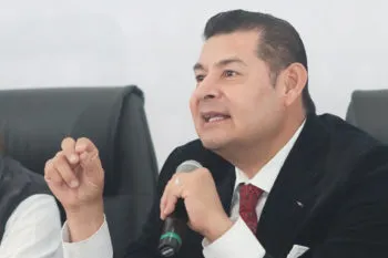 Armenta: Puebla fue un “laboratorio” de saqueo con APP y PPS