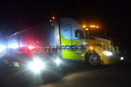Intentan asaltar tráiler con 60 toneladas de azúcar