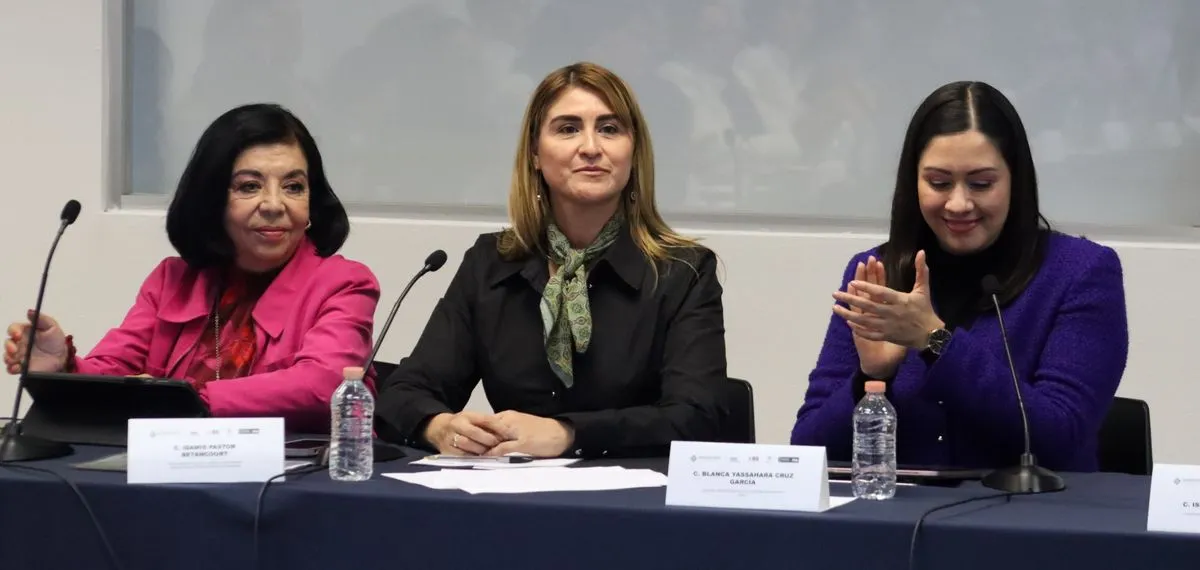 Idamis Pastor Betncourt (c), titular de la Fiscalía General del Estado de Puebla. Foto: Especial