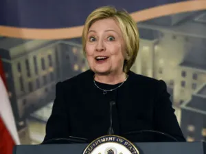 Video: “El futuro es femenino”, recuerda Hillary Clinton