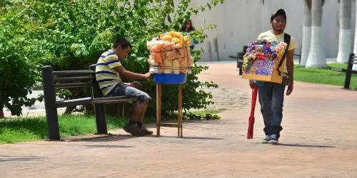 Admite Banck presencia de ambulantes en inmediaciones de Parque Amalucan; no dice cómo los retirará