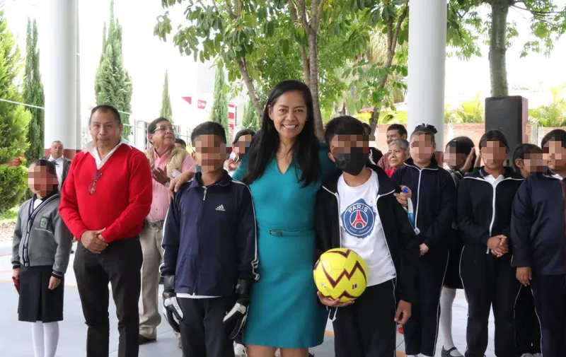 Ariadna Ayala fortalece la educación y el bienestar infantil con la rehabilitación de cancha escolar en Atlixco