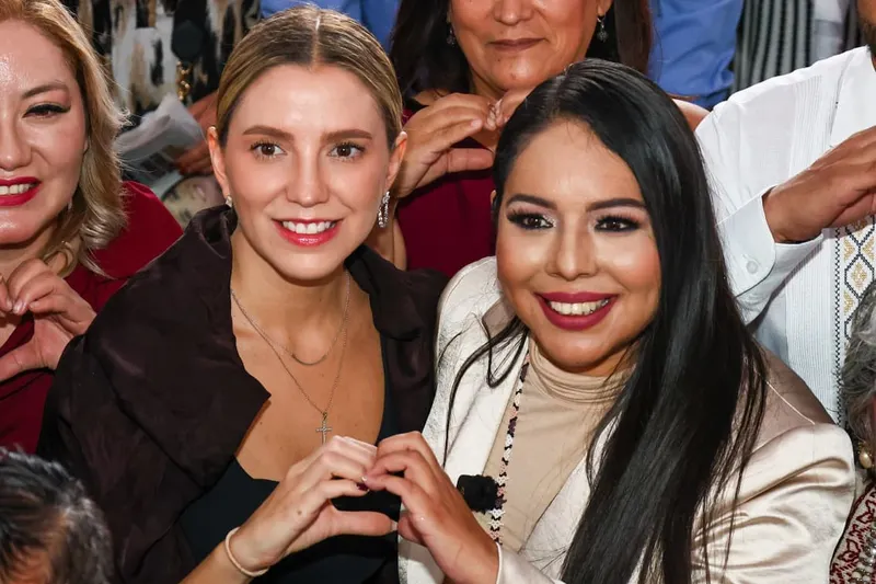 Carla López-Malo Villalón, secretaria de Desarrollo Turístico del estado de Puebla, y Tonantzin Fernández Díaz, presidenta municipal de San Pedro Cholula. Foto: Especial