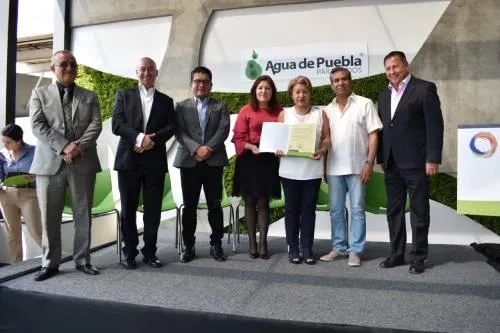 Se entregan los primeros certificados de no adeudo a escuelas de la capital