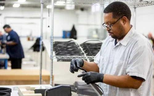 Industria automotriz acelera producción de equipo médico