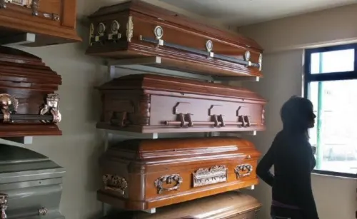 Funerarias en CDMX se enfrentan a la falta de protocolos para tratar decesos por Covid