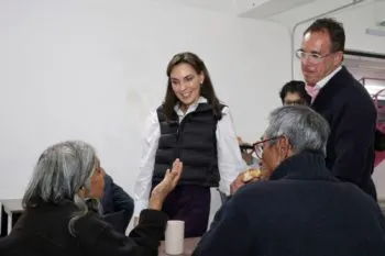 Convive MariElise Budib con usuarios del Dormitorio Municipal