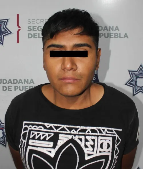Detuvo policía municipal de Puebla a tres probables asaltantes de tienda Elektra