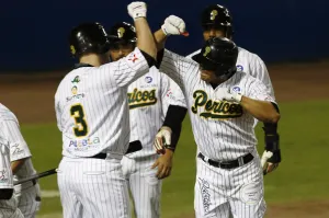 Oseguera frena a Rieleros