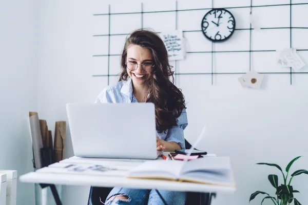 El curso se dicta en formato de video y ofrece actividades para realizar online.