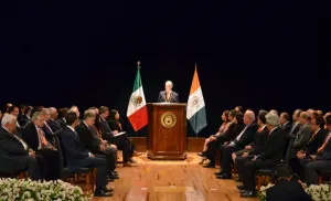 Luis Ernesto Derbez recibe investidura para dirigir a la UDLAP durante 2013-2018