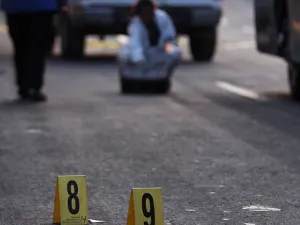 Hallan decapitados en Chilpancingo; fueron abandonados a lado de carretera
