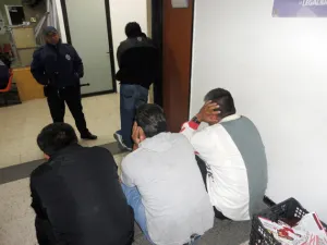 Detienen a operadores de Puebla Unida distribuyendo propaganda negra contra Agüera